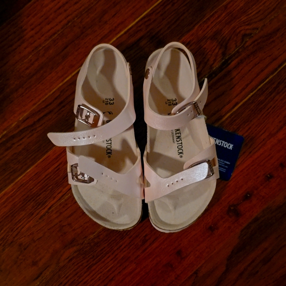 Girls birgenstock sandals, light pink, brand new